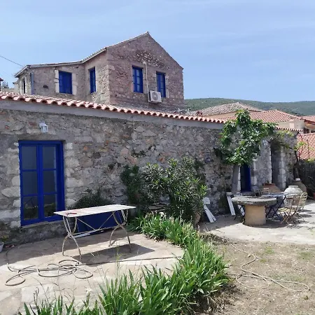 Vakantiehuis The Traditional Hause With The View
