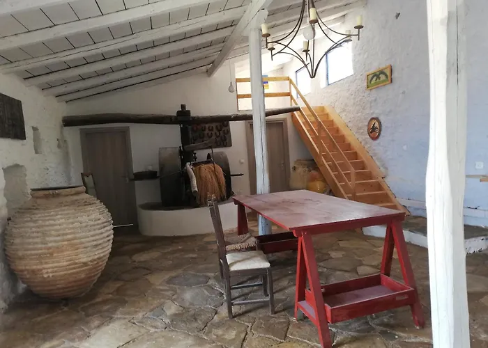 Nyaraló The Traditional Hause With The View Leonídio