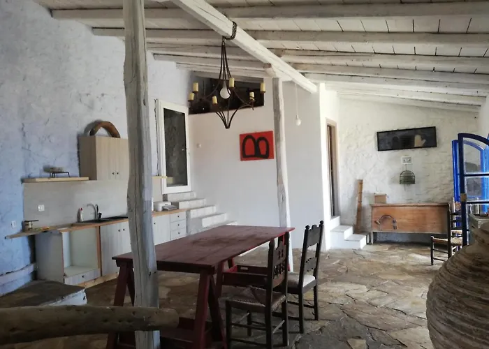 The Traditional Hause With The View Leonídion