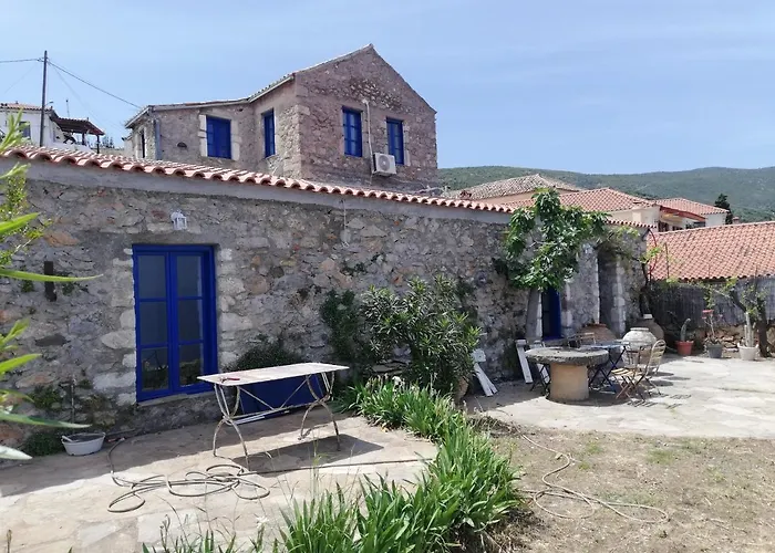 Nyaraló The Traditional Hause With The View